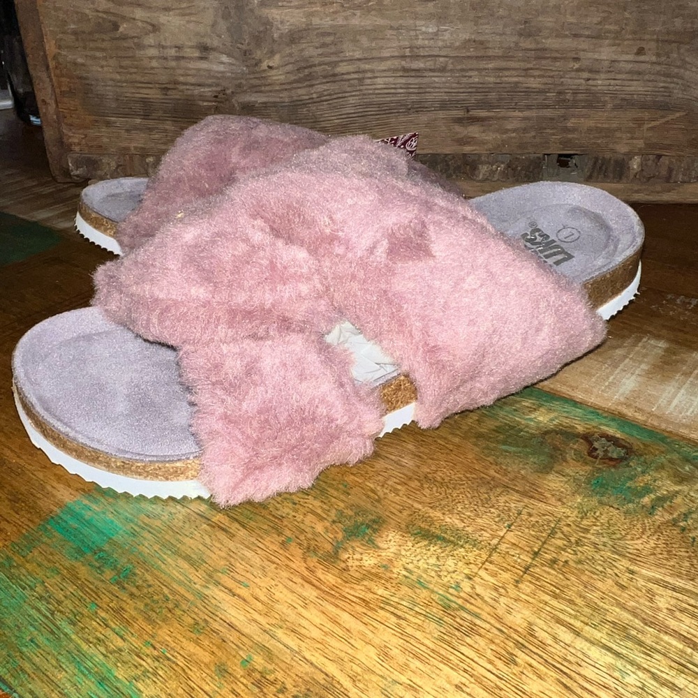 Muk Luks. Pink/mauve fluffy slide  slippers. SZ.L. SZ.M - Picture 7 of 10